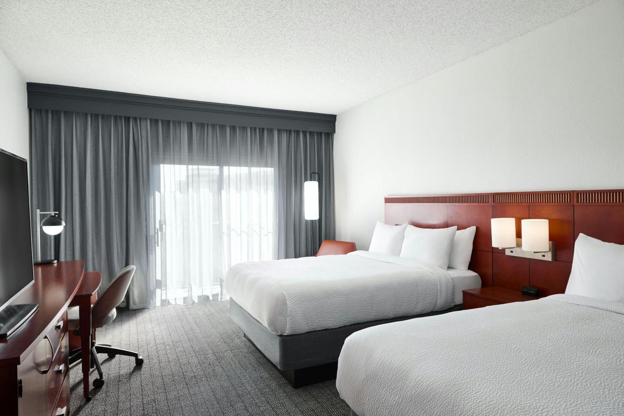 Courtyard St. Louis Creve Coeur Hotel Exterior foto