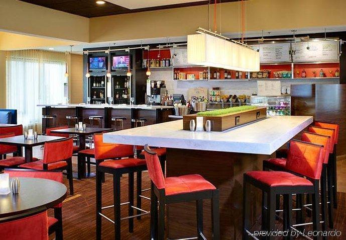 Courtyard St. Louis Creve Coeur Hotel Restaurant foto